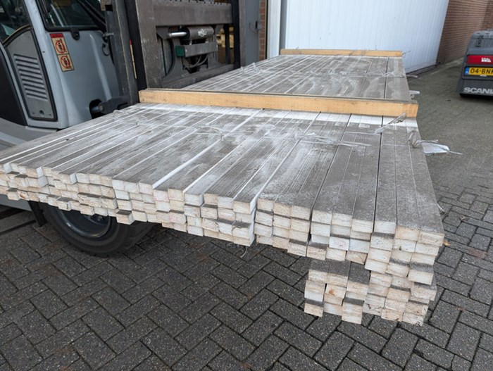 Lot 087487 Veteka: Vuren 020x030 Recht profiel - wit gegrond